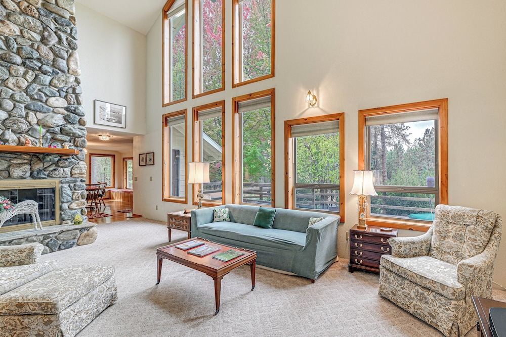Close To Wine Trail Home W Deck Near Applegate 20721963 — Grants Pass