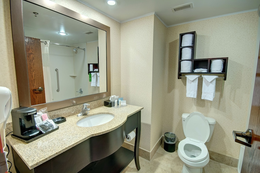 Hampton Inn Parkersburg Mineral Wells - photo 31