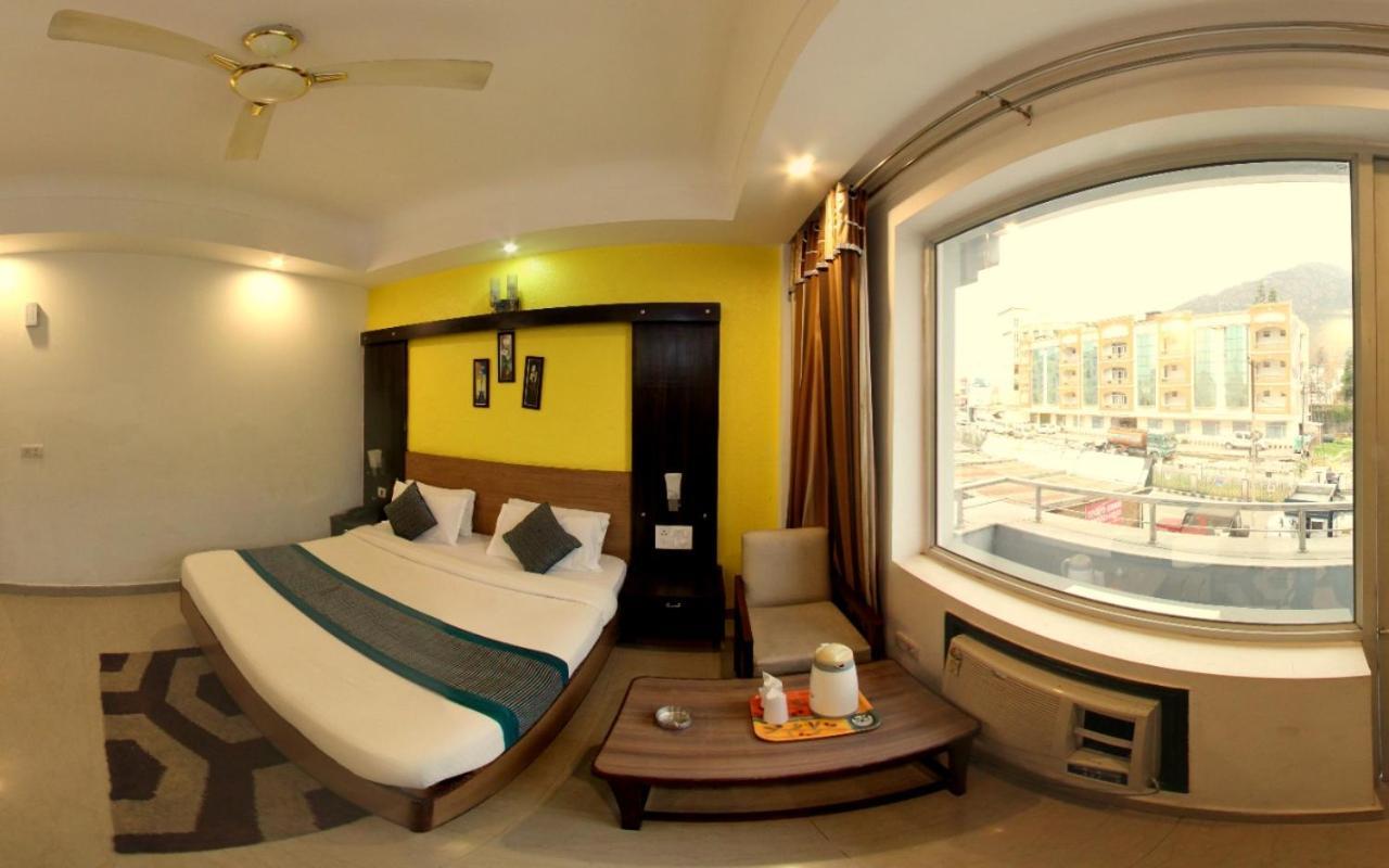 Hotel Dolphin in Katra, India