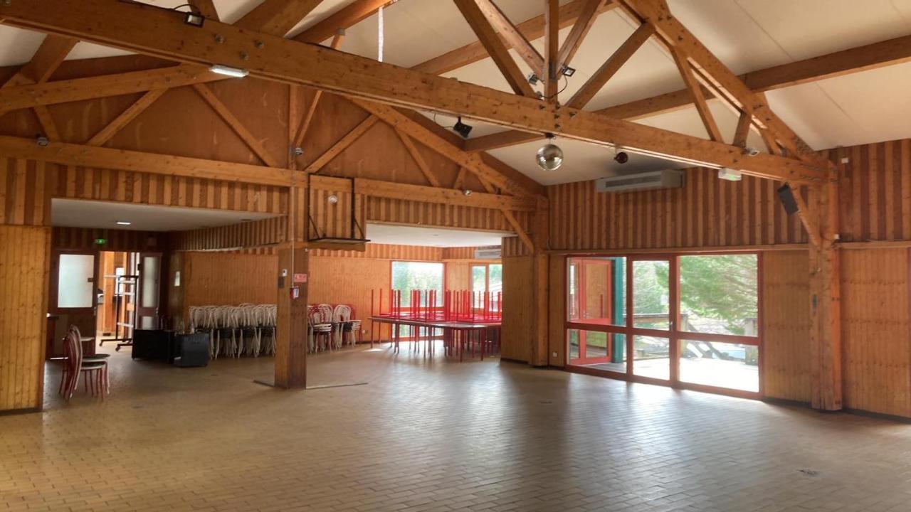 Salle Et Hebergements — hotel in Montendre