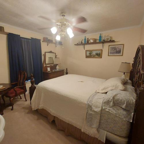 Serenity Hill bed and Breakfast — 4-Star Luxury Hotel in Brownsville, United States