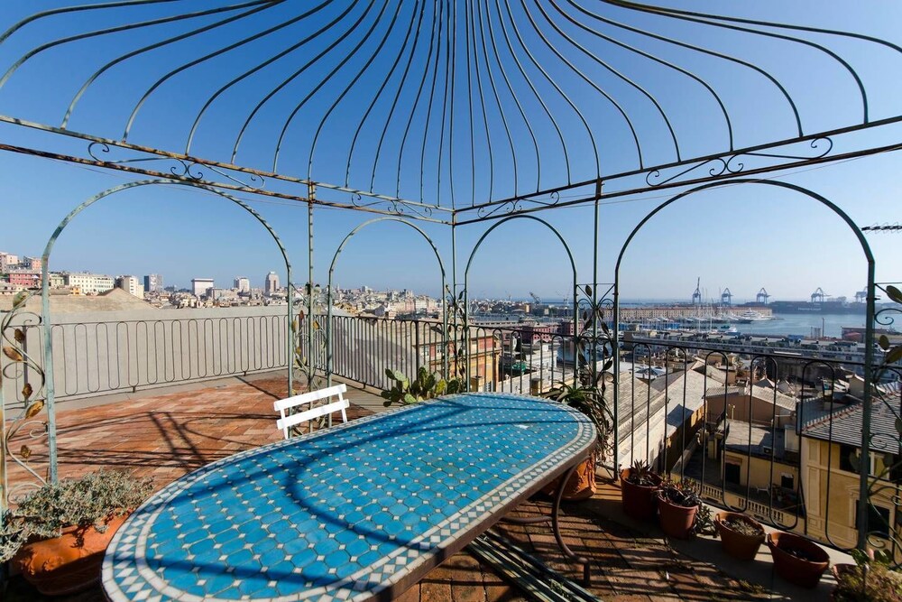 Hintown il Cielo di Laura — 4-Star Luxury Hotel in Genoa, Italy
