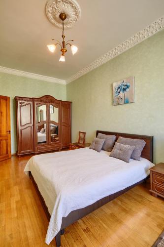 Apartment Velyka Vasylkivska 29 — 4-Star Luxury Hotel in Kyiv, Ukraine