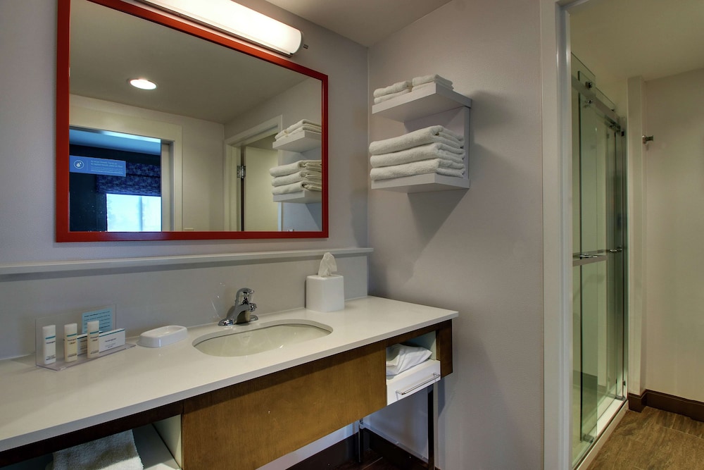 Hampton Inn & Suites Southport - photo 35
