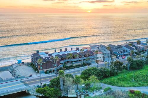 Oceanfront 1BR Fully Furnished Gated Parking — Oceanside — photo 4
