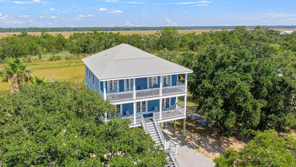 Pelican View Beach House Private Beach — 4-Star Luxury Hotel in Ocean Springs, United States
