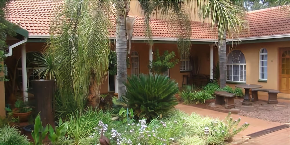 Villa Toscana Guesthouse — 4-Star Luxury Hotel in Thabazimbi, South Africa