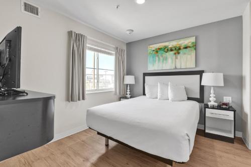 Properties By Preston I Comfy 2 Bed 2 Bath — 4-Star Luxury Hotel in San Antonio, United States