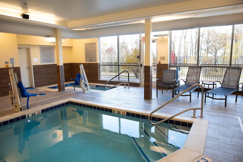 Fairfield Inn & Suites by Marriott Marquette - photo 26