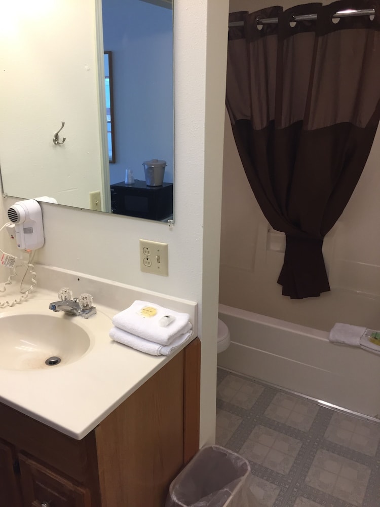 Americas Best Value Dakota Cowboy Inn - photo 33