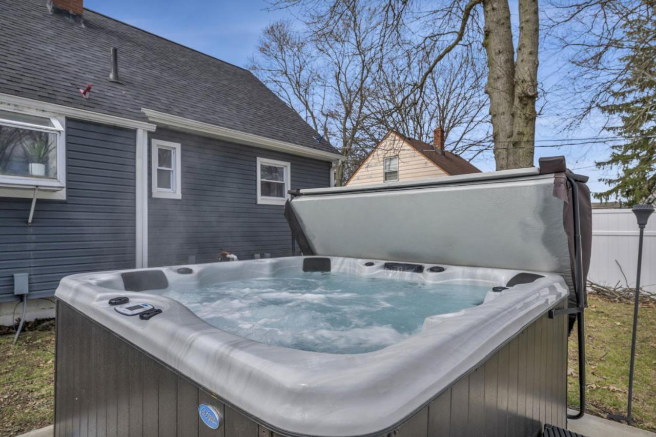 Swim and Relax In our Pool and Hot Tub and Recently Renovated — 4-Star Luxury Hotel in Ashtabula, United States