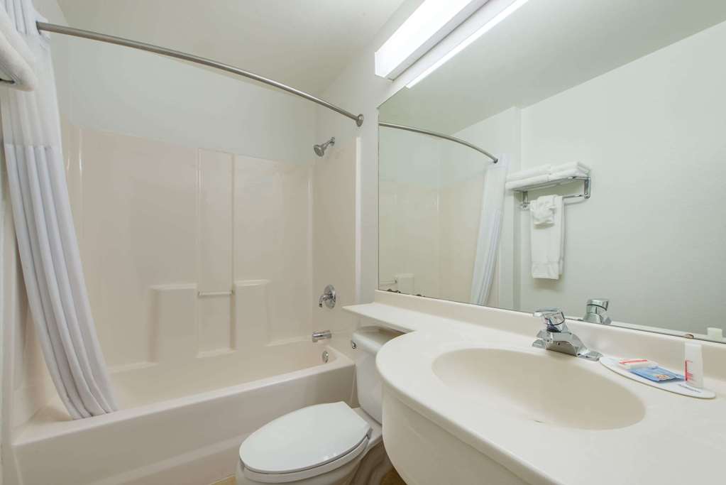 Microtel Inn & Suites by Wyndham Raton - photo 7