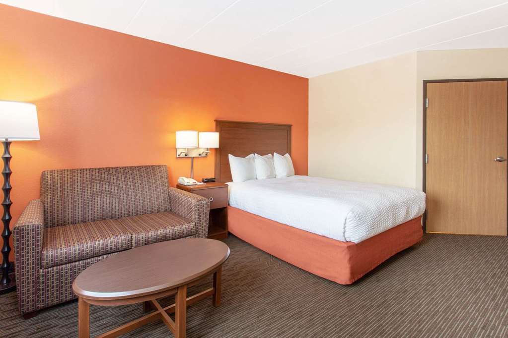 AmericInn by Wyndham Calumet - photo 8