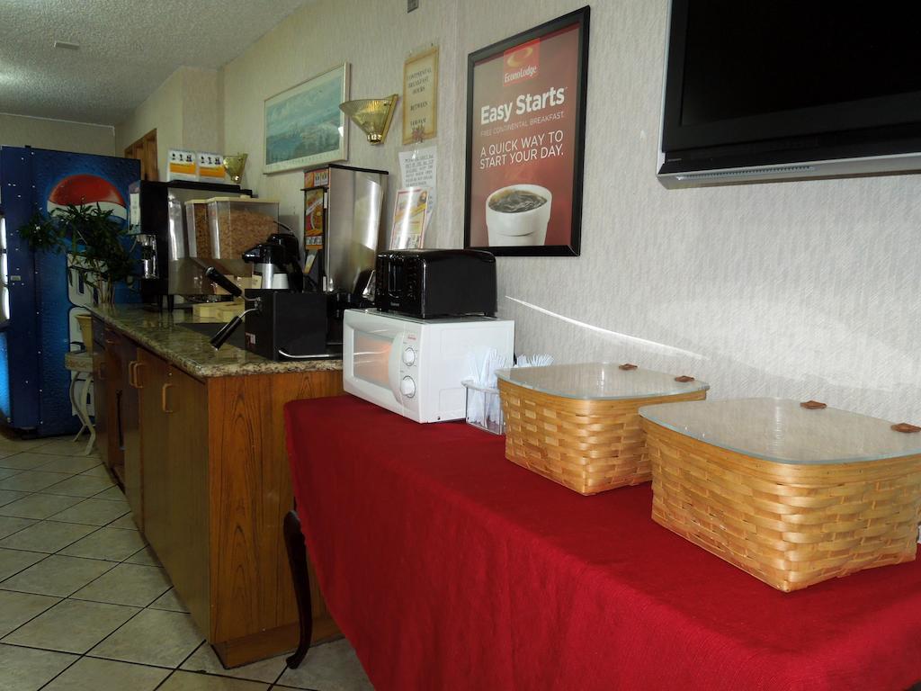 Econo Lodge SeaTac Airport North Seattle - photo 19