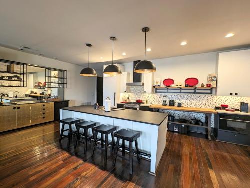 Cherry Street Luxury Apartment — 4-Star Luxury Hotel in Helena, United States