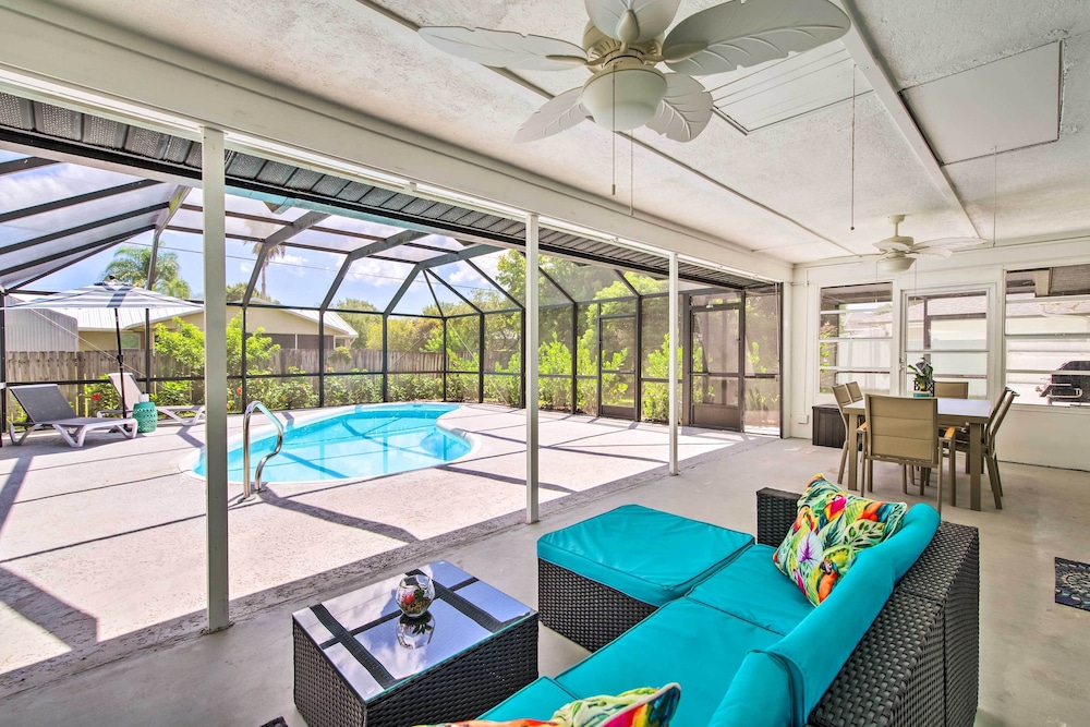 Bright Sebastian Home with Pool about 7 Mi to Beach — 4-Star Luxury Hotel in Sebastian, United States