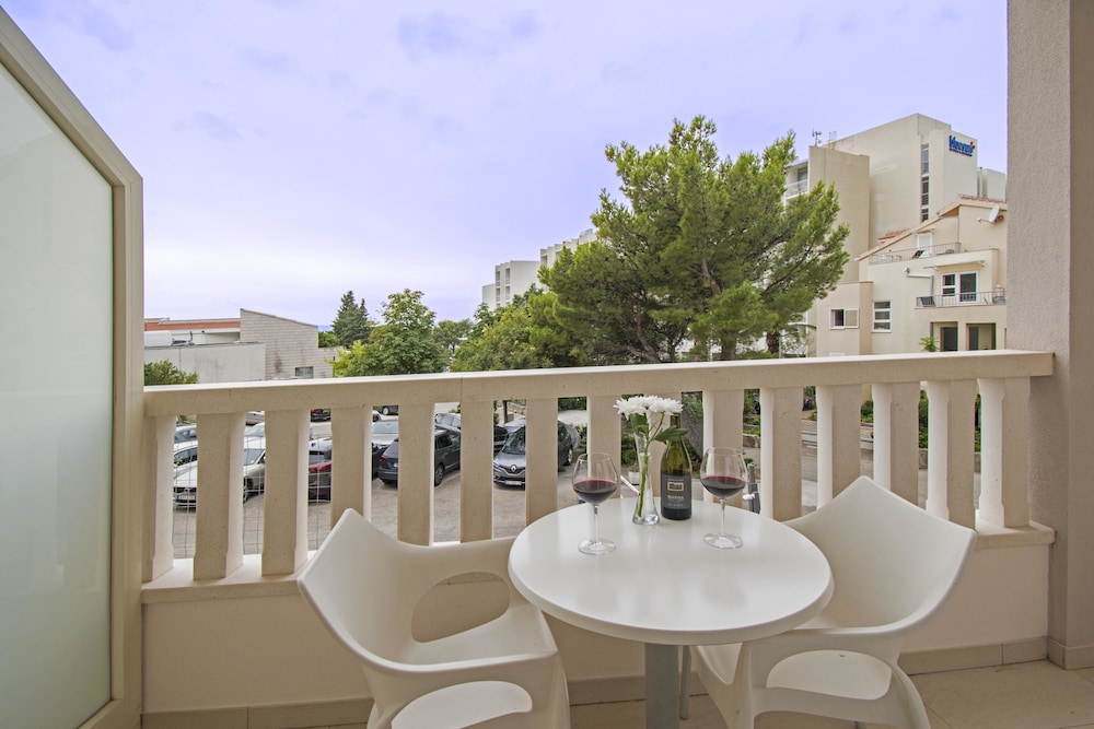 Aparthotel Flora — Tucepi — photo 4
