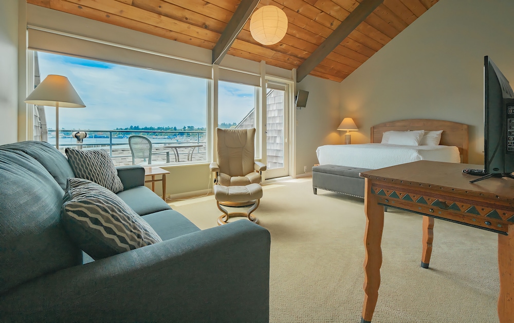 Embarcadero Resort Hotel & Marina - photo 8
