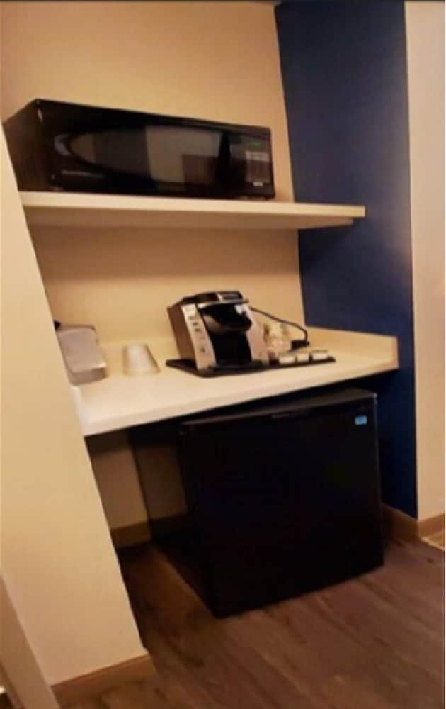 Holiday Inn Express & Suites Rehoboth Beach by IHG - photo 21