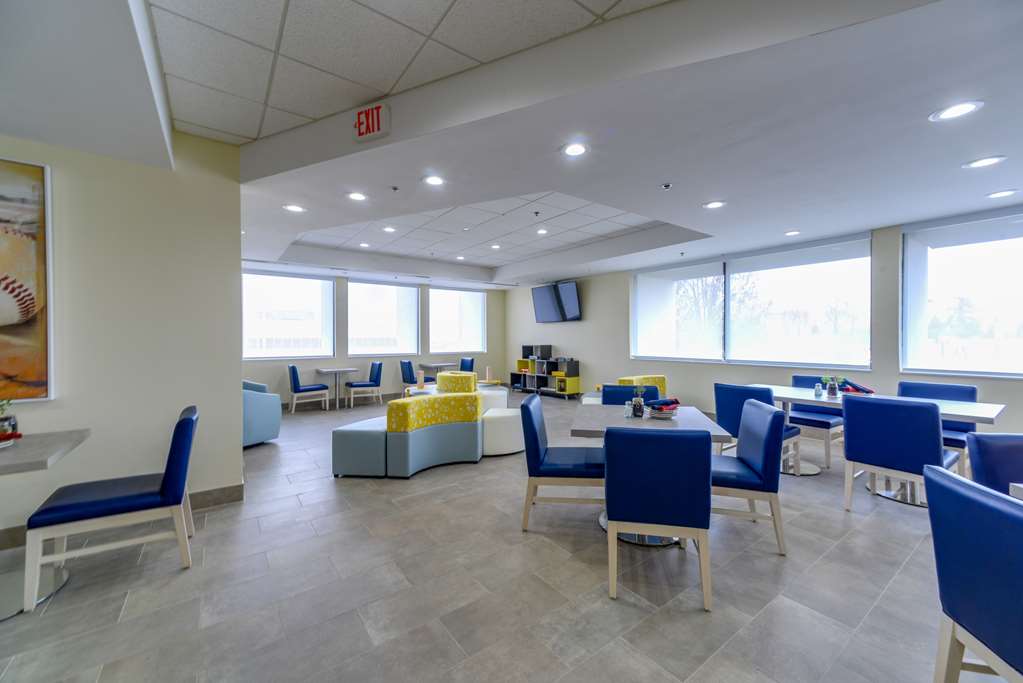 Hotel RL St. Louis Airport - photo 13