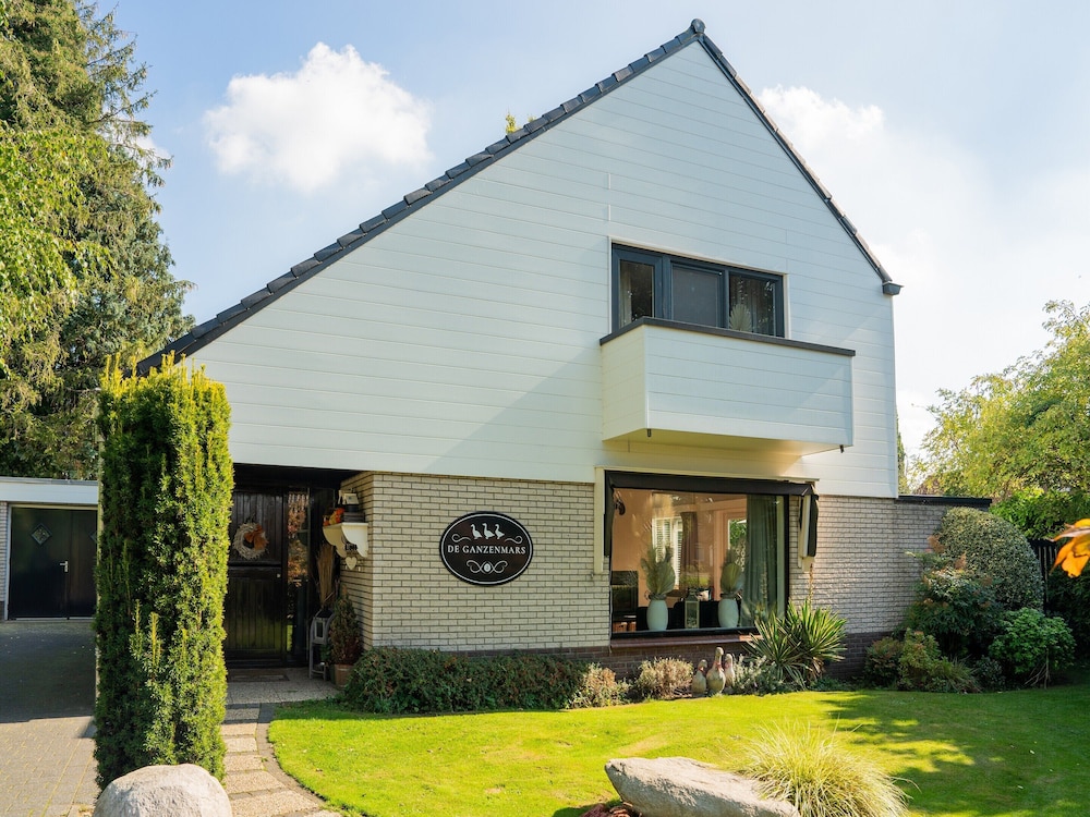 Romantisch Wellness Appartement met privé Hottub Sauna Gamesroom — 4-Star Luxury Hotel in Den Ham, Netherlands