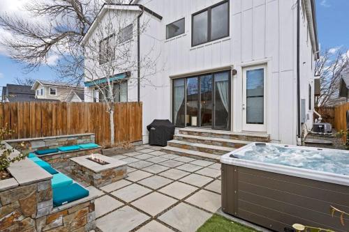 Luxury Home: Monthly Rental House Near Denver — 4-Star Luxury Hotel in Englewood, United States