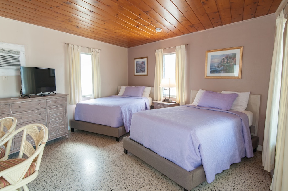 Siesta Motel - carbon neutral hotel in Marathon