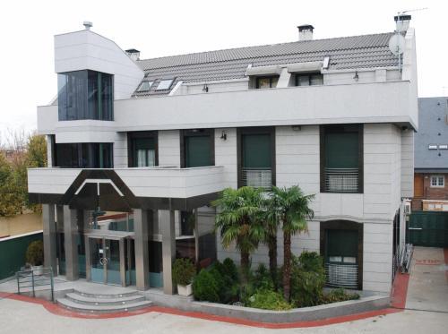 Hostal Los 5 Pinos Madrid hotel