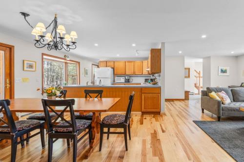 Lovely House 5 Min to Beach with Deck Grill and Garage — 4-Star Luxury Hotel in Eastham, United States