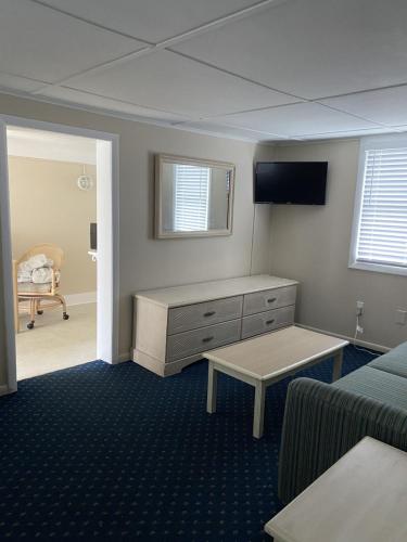 The Admiral Hotel Motel - photo 58