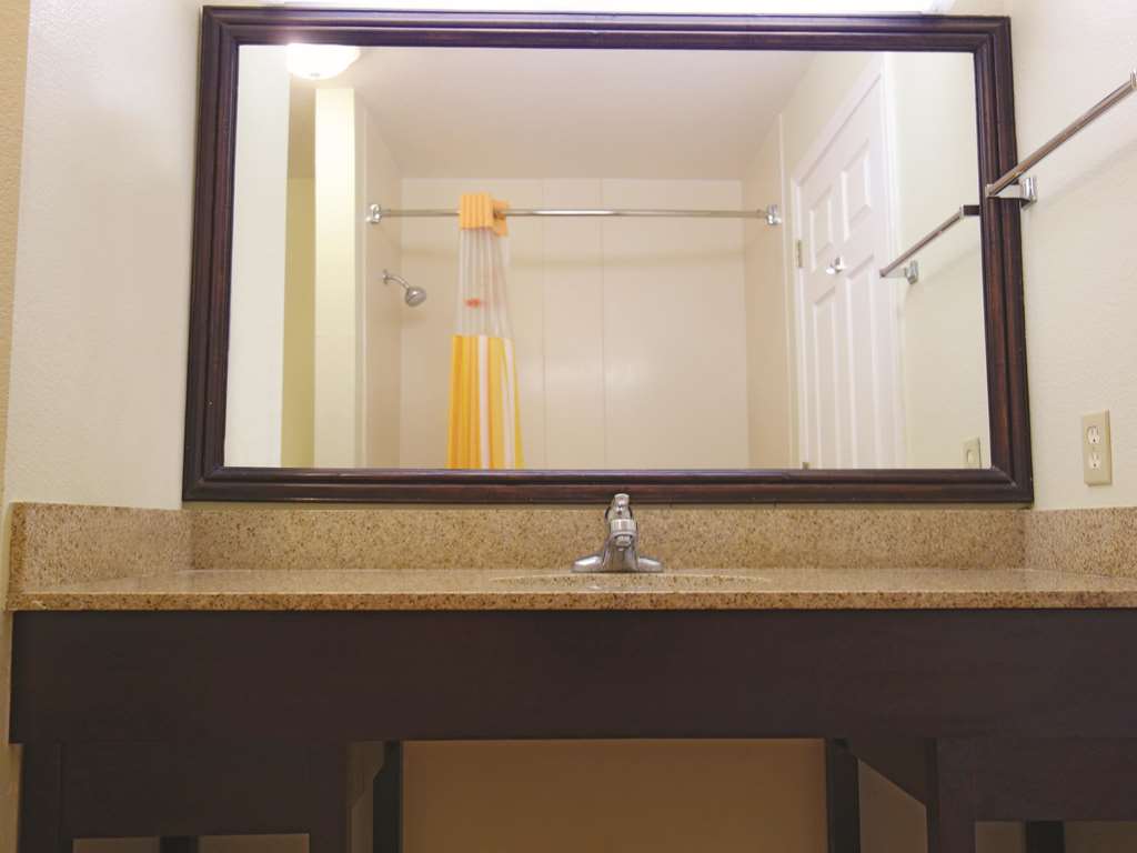 La Quinta Inn & Suites by Wyndham Kerrville - photo 23