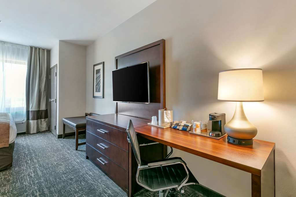 Comfort Suites North Tupelo - photo 17