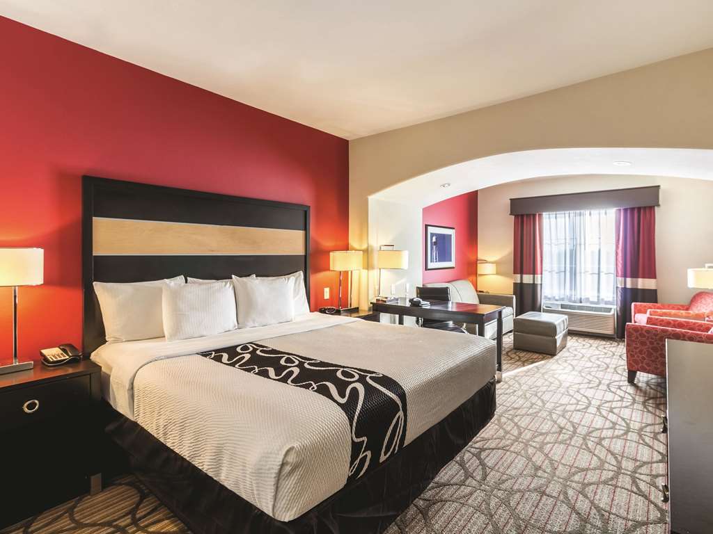 La Quinta Inn & Suites by Wyndham Fargo Medical Center - photo 17