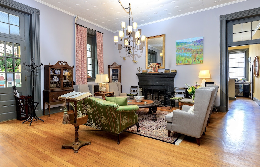 The Inn At Warm Springs - photo 3