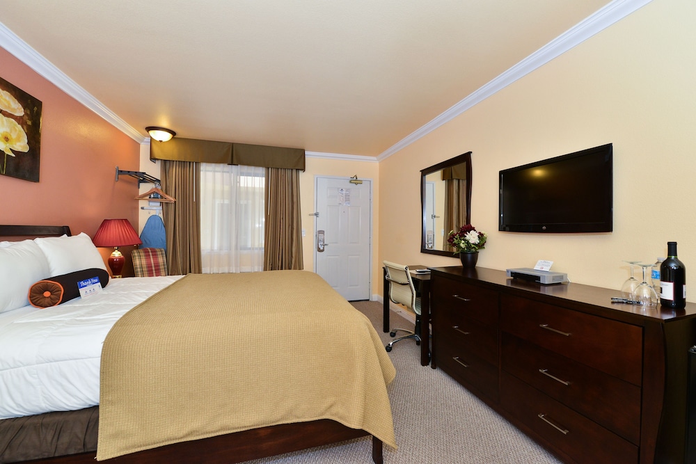 Inn By The Sfo - photo 12