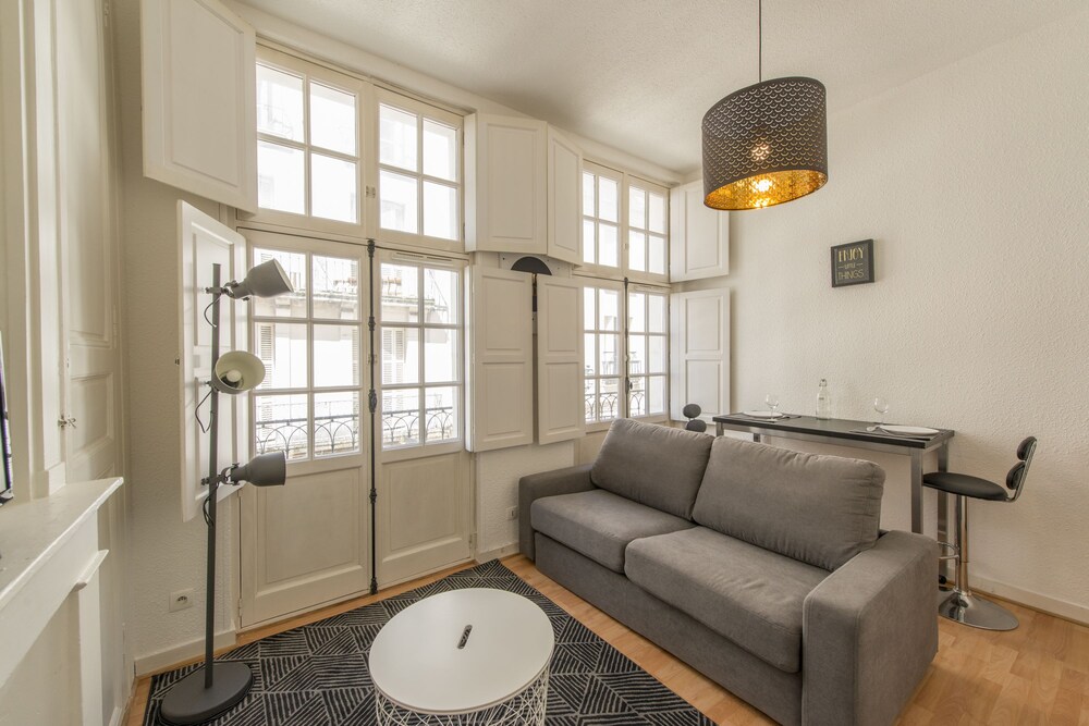 Bel Appartement Centre Historique Tours — 4-Star Luxury Hotel in Tours, France