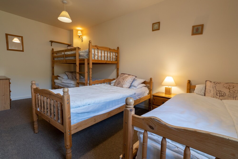 The Holmes Barn Sleeps 16 Pet Friendly in Buxton, United Kingdom