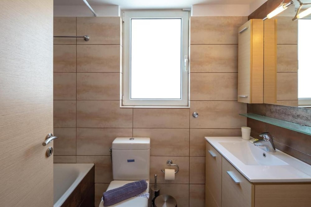 Solon Deluxe City Center Apartment — Agios Dimitrios — photo 4