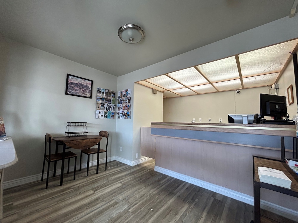 Hwy 50 Inn - photo 2