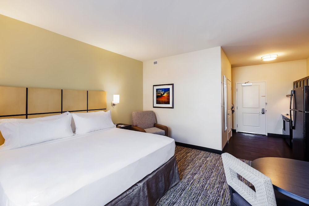 Candlewood Suites Lenexa Overland Park Area - photo 6