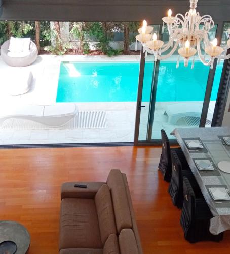 Ultra Modern Living Luxe 4br With Private Outdoor Pool — Athens