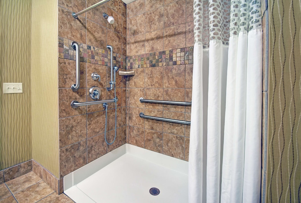 Hampton Inn Beloit - photo 21