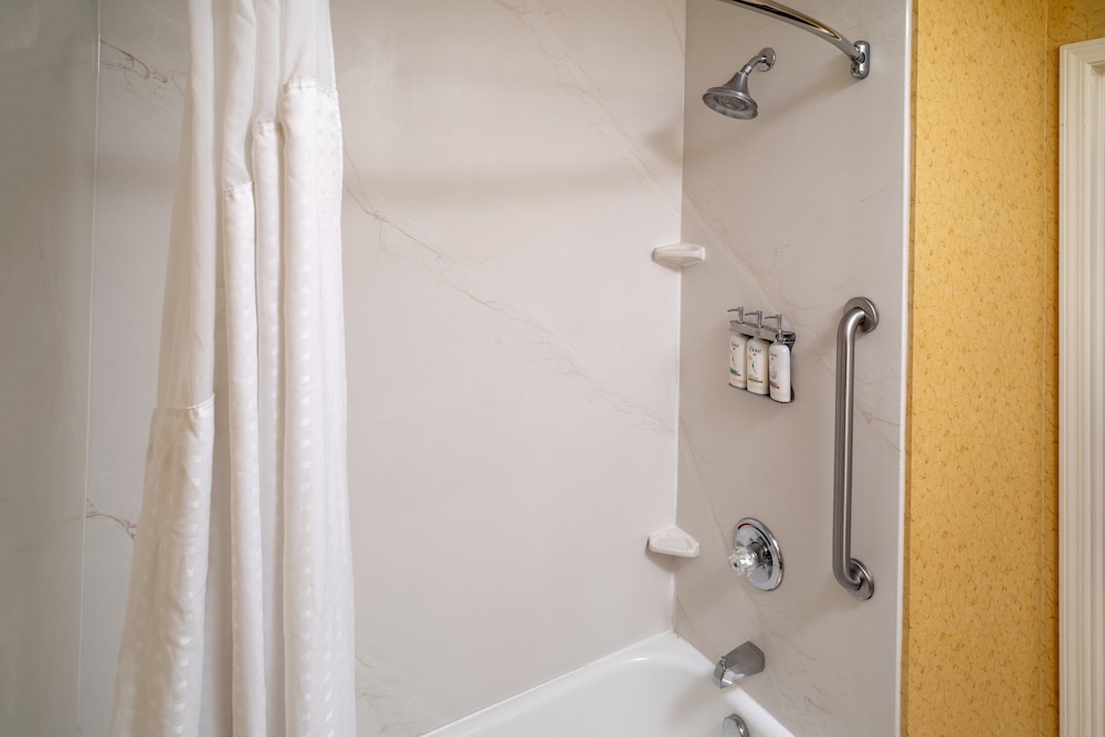 Holiday Inn Express Hotel & Suites Hazard by IHG - photo 32