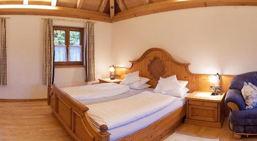 Gasthof Luftenstein — 4-Star Luxury Hotel in Sankt Martin Bei Lofer, Austria