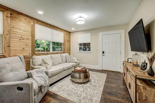 Cozy Riverside Villa Walkable to Bars & Restaurants — 4-Star Luxury Hotel in Jacksonville, United States