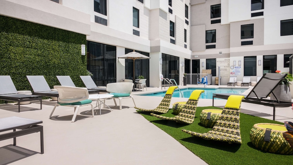 Hampton Inn & Suites Miami Wynwood Design District - photo 32