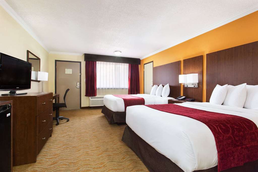 Ramada by Wyndham Tampa Westshore Airport South - photo 20