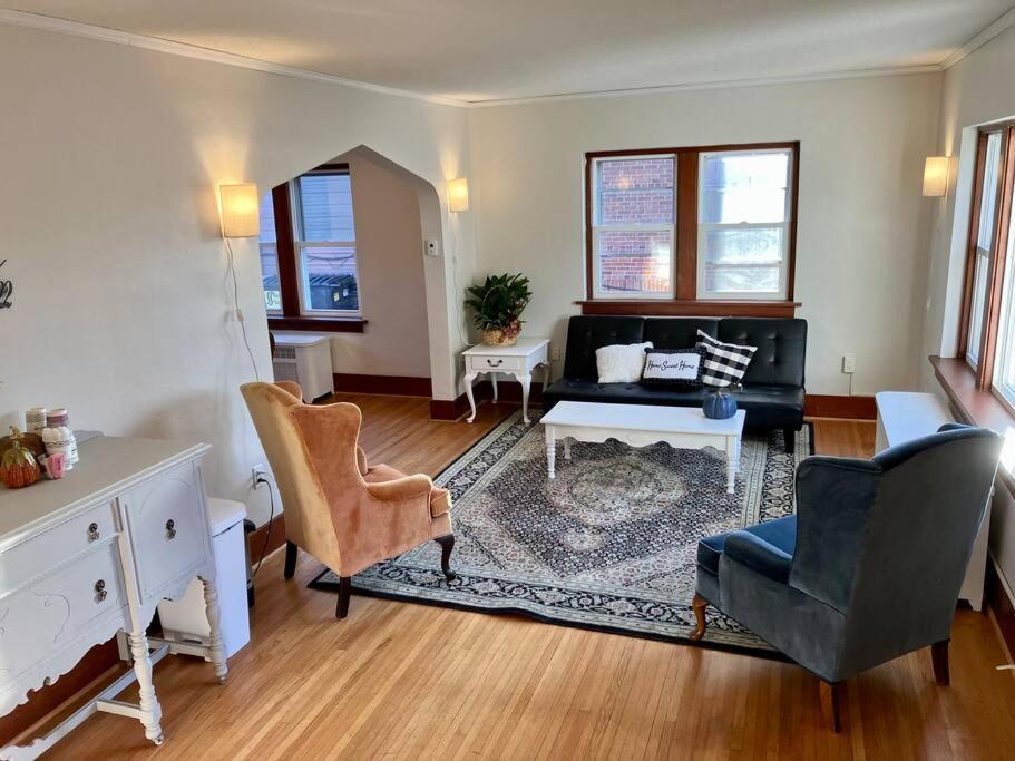 The Parsonage of Marshall 4BR 2BA Entire House — 4-Star Luxury Hotel in Marshall, United States