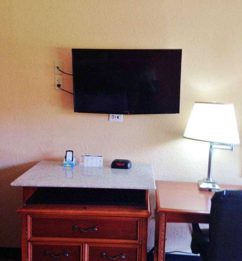 Americas Best Value Inn Forest - photo 20