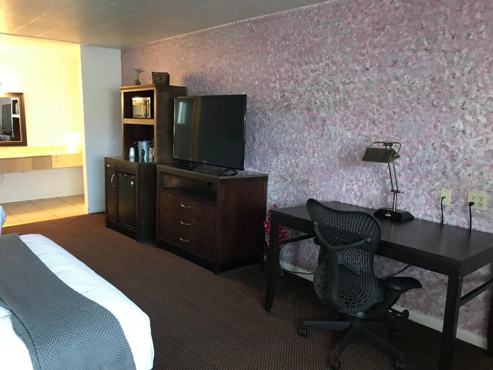 Country West Motel - photo 14
